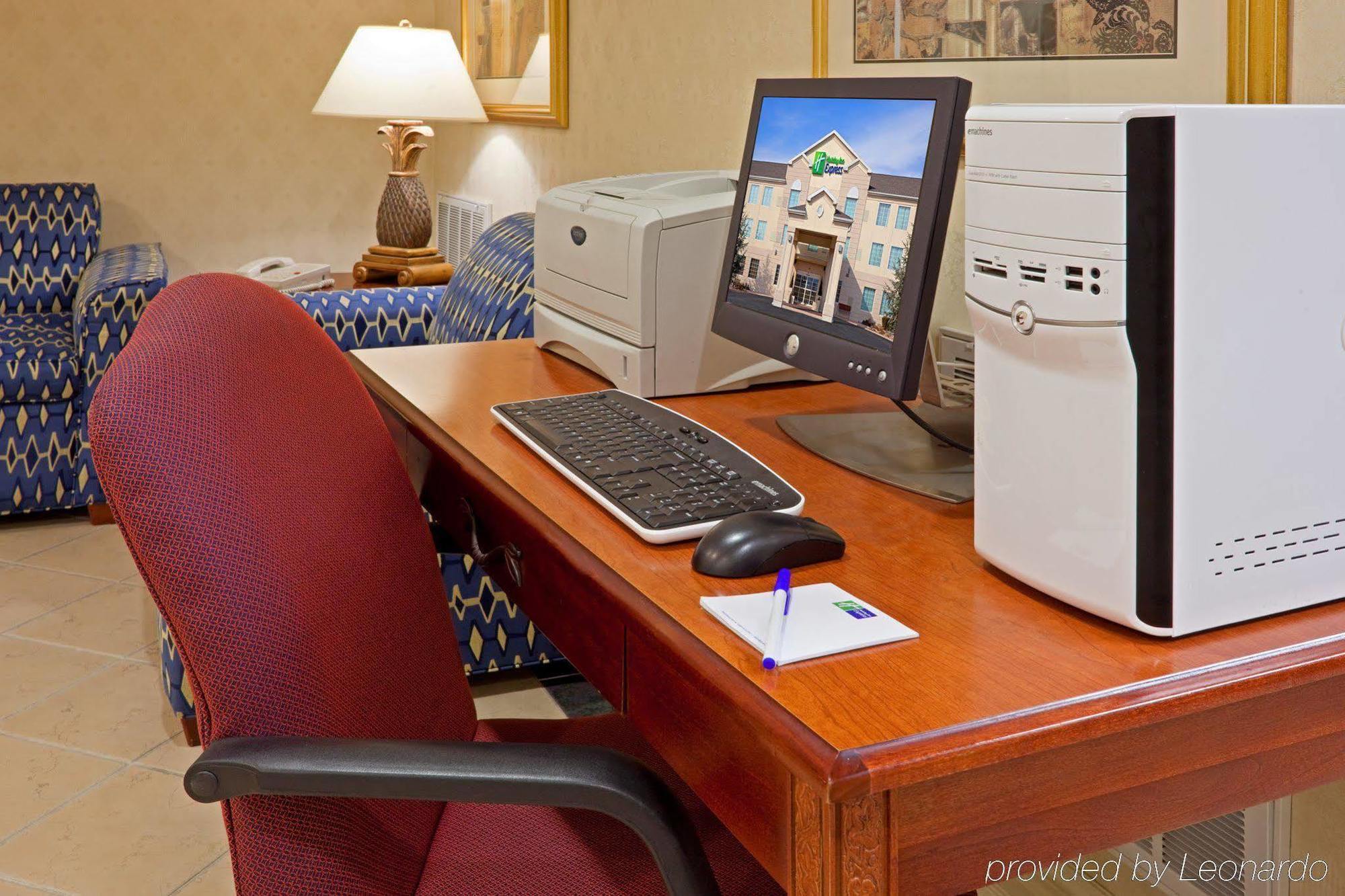 Holiday Inn Express Hotel & Suites Reading By Ihg Экстерьер фото